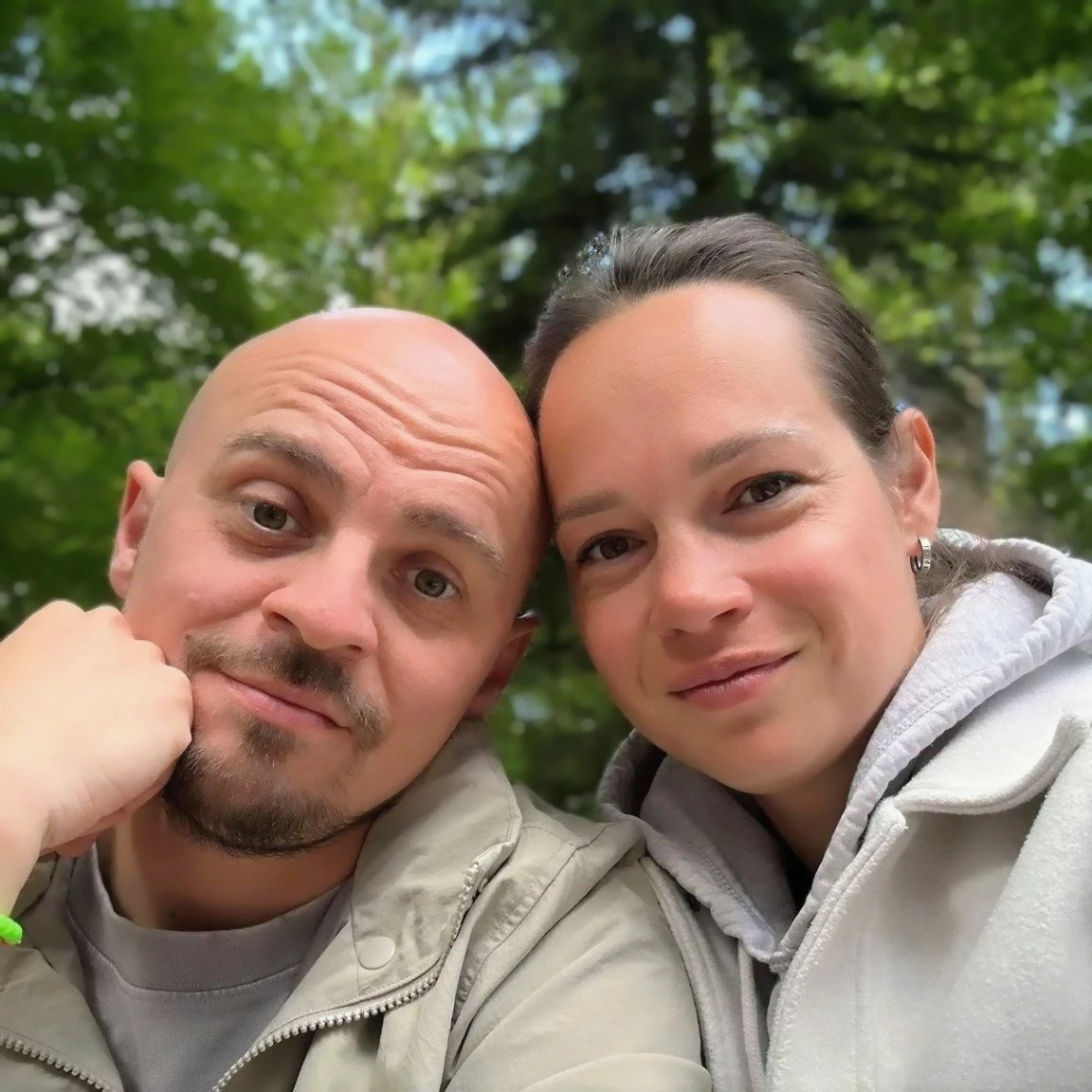Vadim and Kristina enjoying tea in the desert